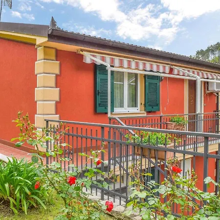 Semesterbostad Casa Nella Valle Velici Inferiore